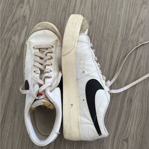 Nike White and Black Casual Sneakers